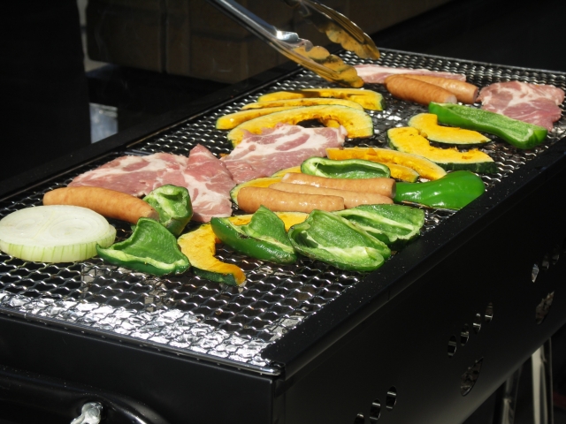 隣のドッグカフェで朝食、夜はBBQを楽しむ